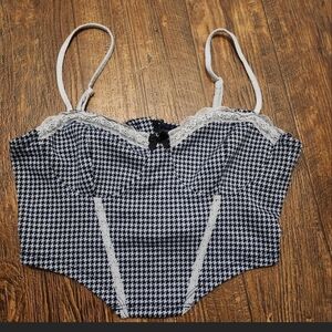 SHEIN MEDIUM HOUNDSTOTH PATTERN CROP TOP